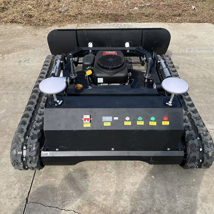 Uzaktan kumandalı çim biçme makinesi