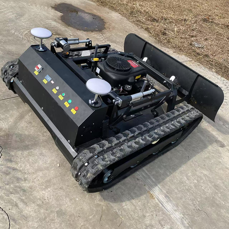 Uzaktan kumandalı çim biçme makinesi