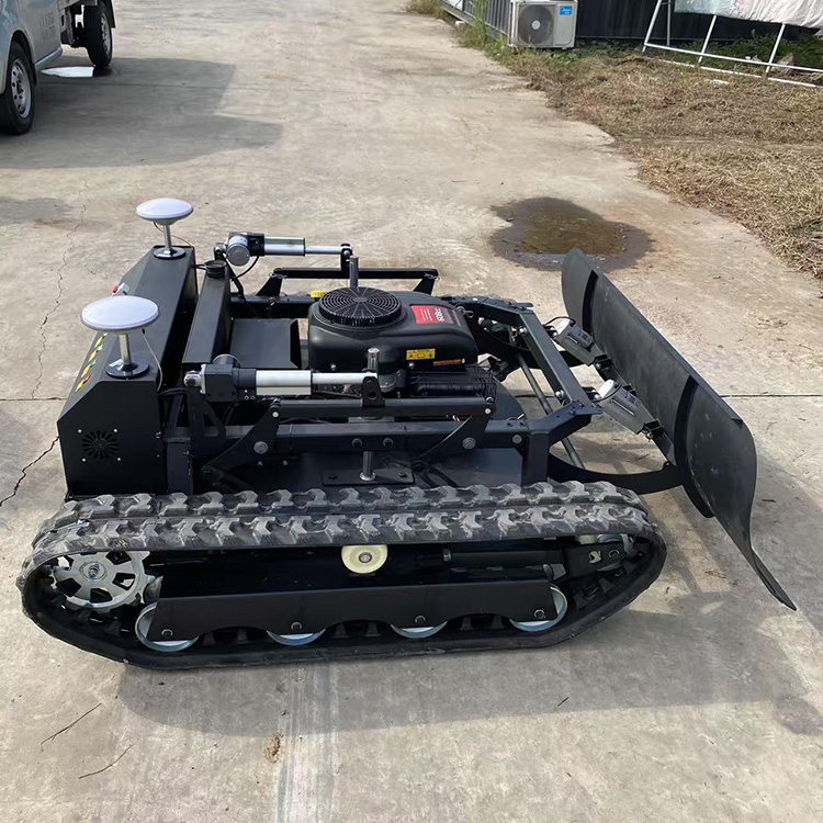 Uzaktan kumandalı çim biçme makinesi