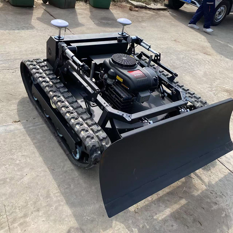 Uzaktan kumandalı çim biçme makinesi