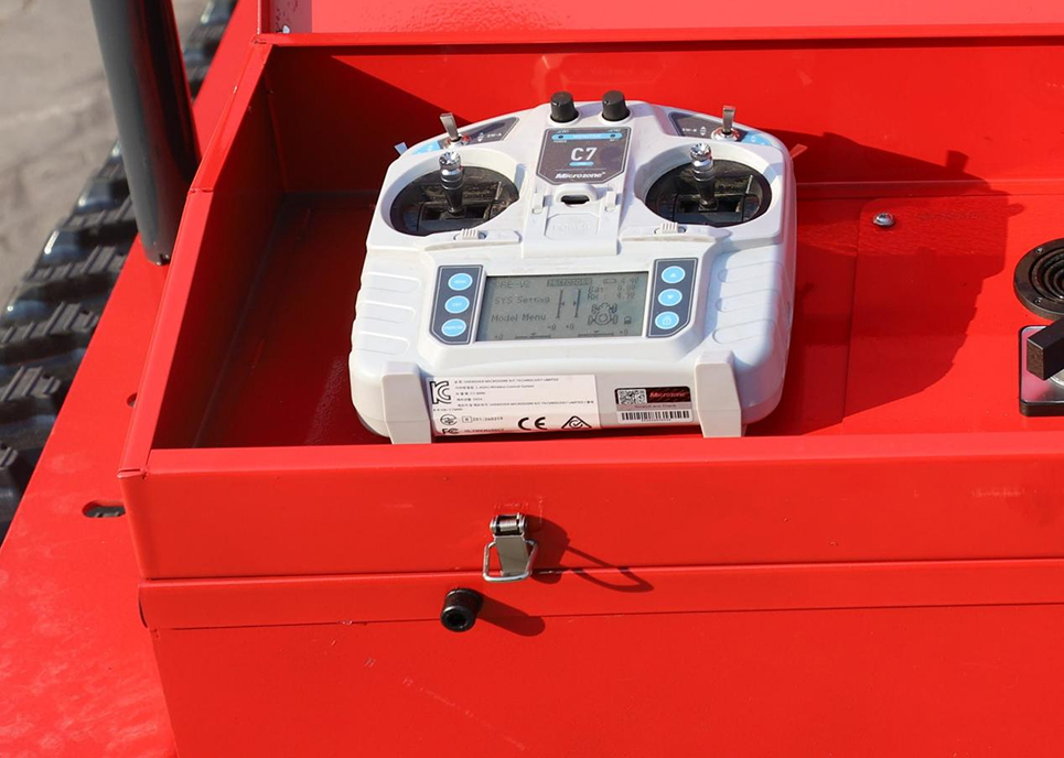 Uzaktan Kumandalı Çim Biçme Makinesi Uzaktan Kumandalı Çim Biçme Makinesi