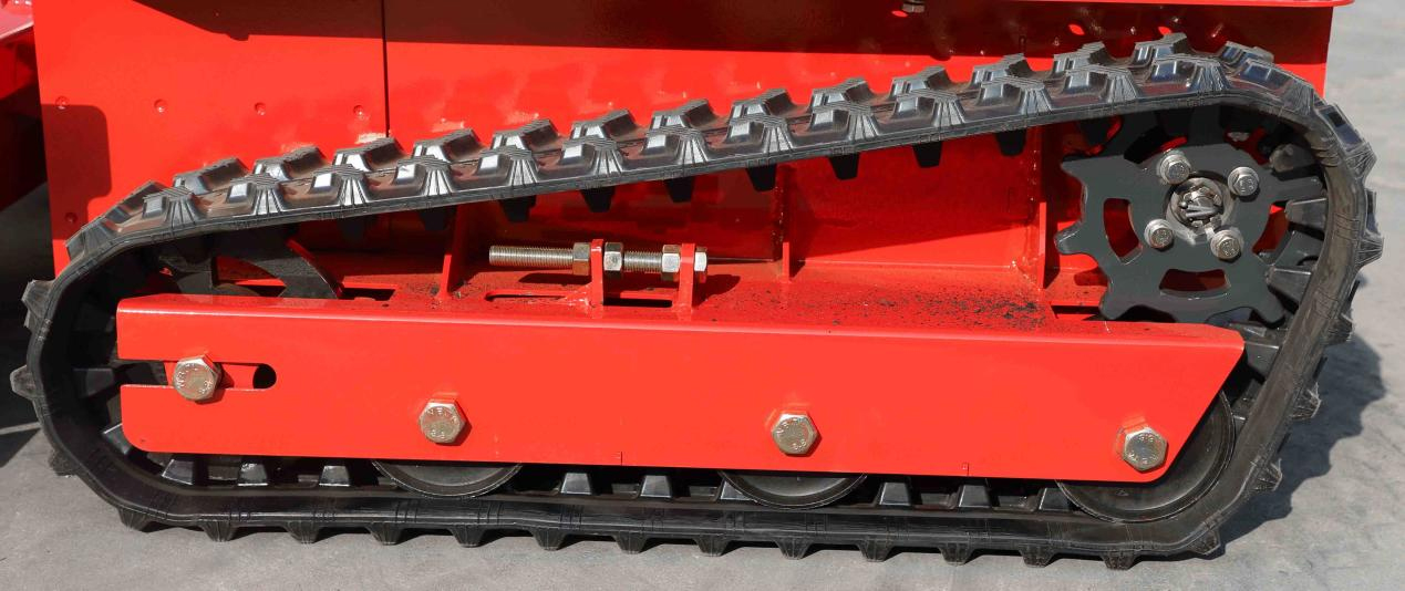 Uzaktan Kumandalı Çim Biçme Makinesi Uzaktan Kumandalı Çim Biçme Makinesi