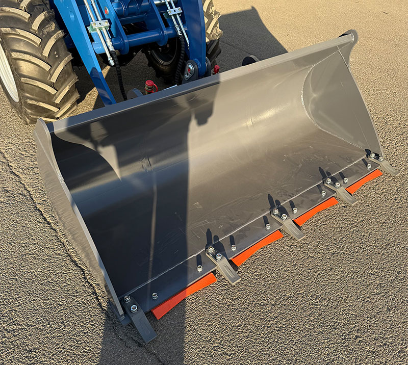 Elektrikli ön uç yükleyici